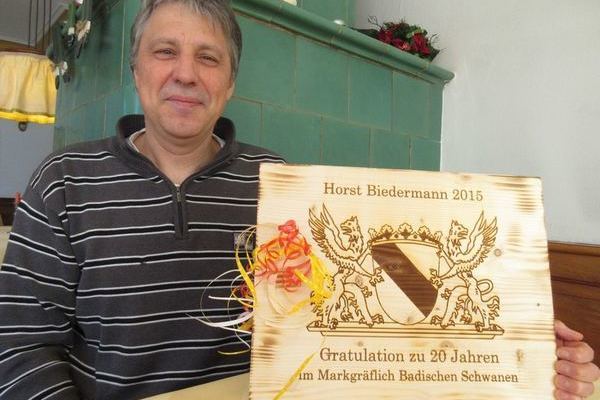 2015: In den 20 Jahren (die 25 will er noch schaffen) als Wirt im Markgräflich Badischen Schwanen zu Salem hat Horst Biedermann unterschiedlichste Gäste erlebt. Nicht zuletzt auch Generationen von Schülern der renommierten "Schule Schloß Salem".